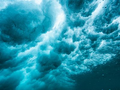 Abstract blue light waves in a dark space